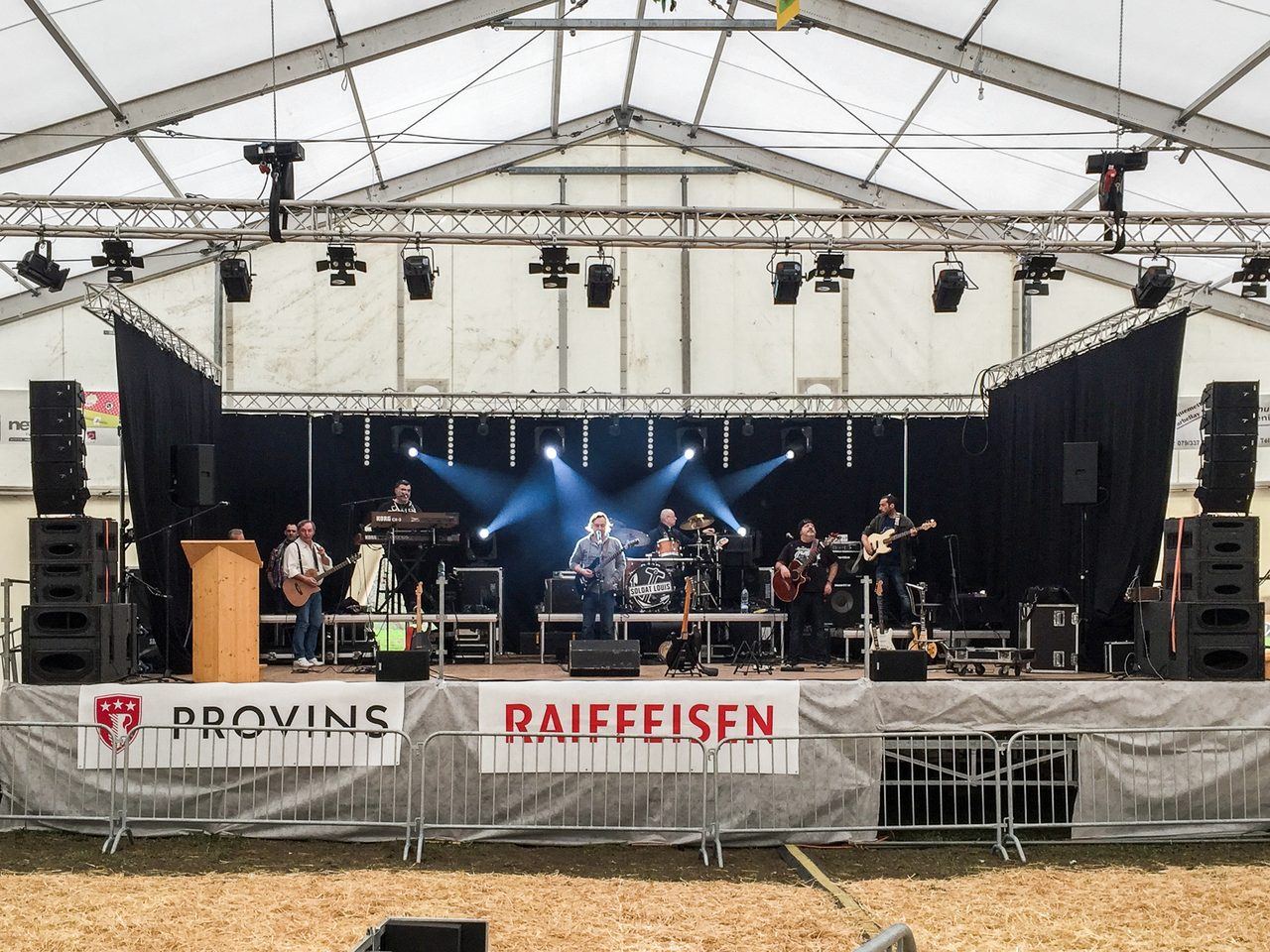 Scène de cantine de festival